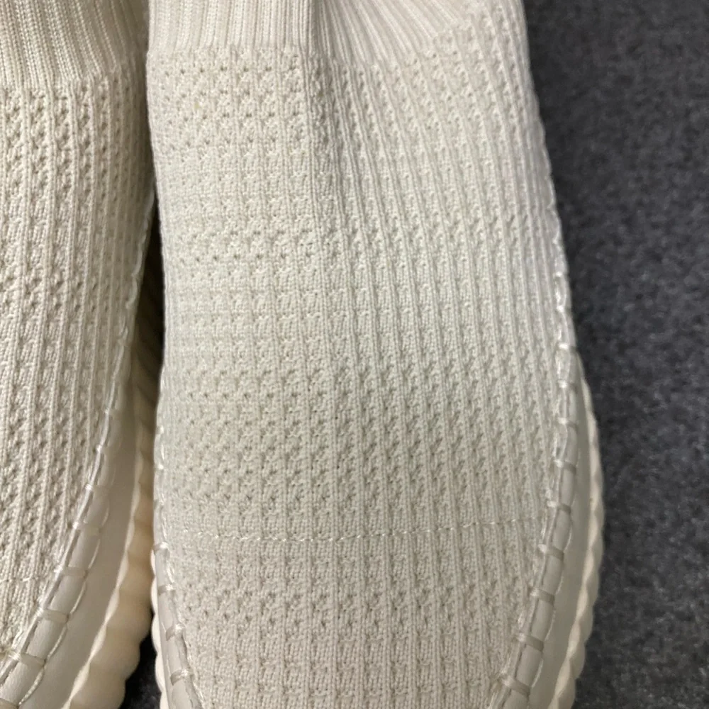 Steve Madden Beige Knit Slip-On Sneakers – Slightly Used.Size 10